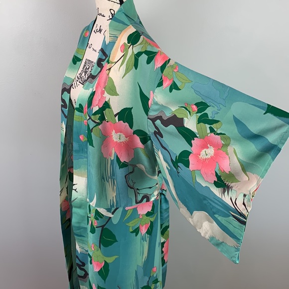 Elegant Crane Maxi Kimono In Watercolor Green - Picture 6 of 11
